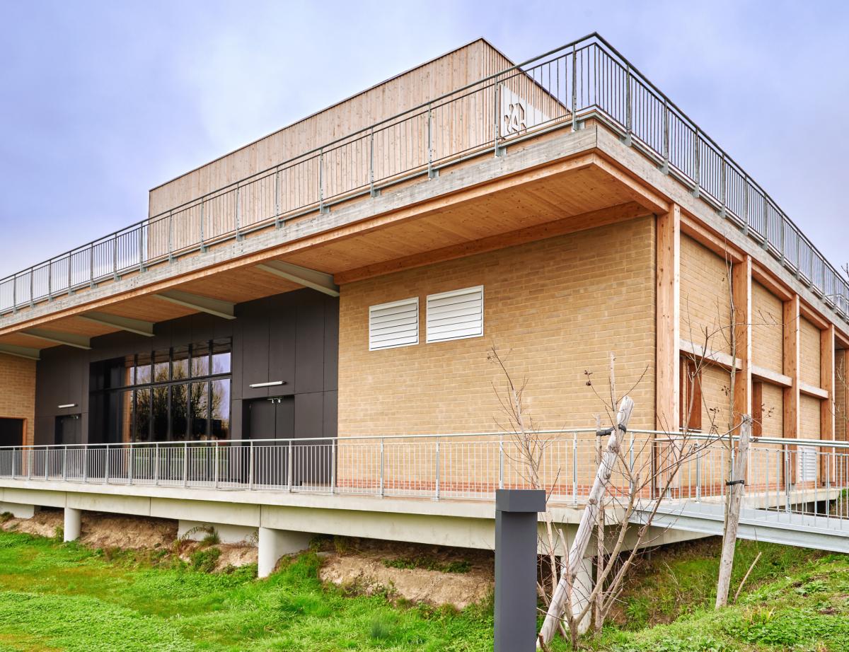 Un promoteur sassocie à un producteur de briques de terre crue en Occitanie